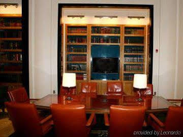 Crystal Quarters Furnished Apartments At The Gramercy Arlington Exteriör bild