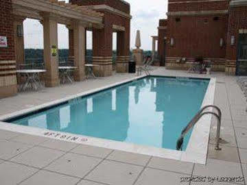 Crystal Quarters Furnished Apartments At The Gramercy Arlington Exteriör bild