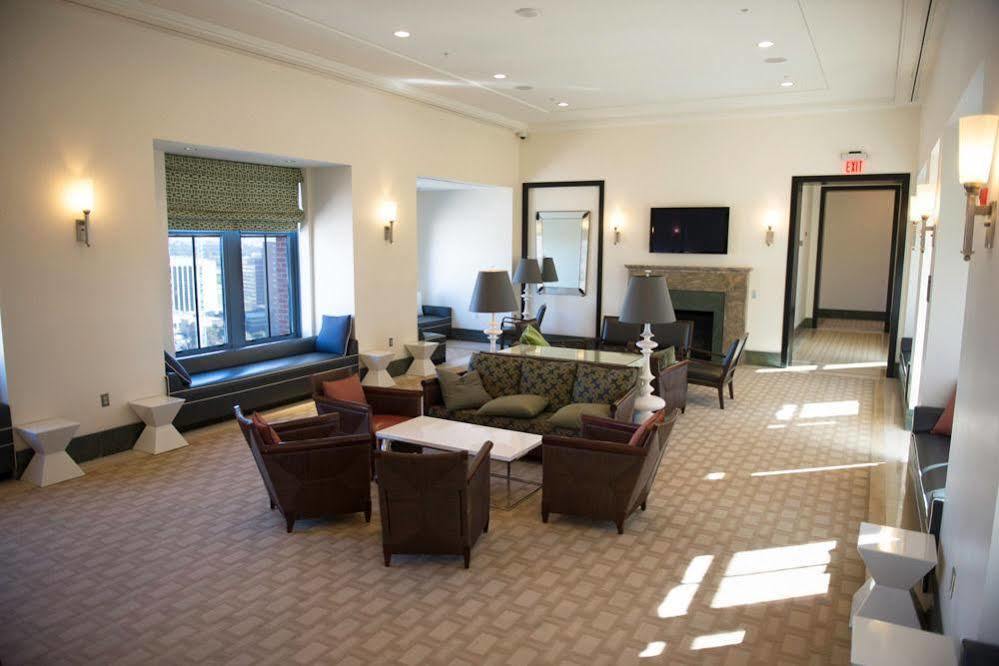 Crystal Quarters Furnished Apartments At The Gramercy Arlington Exteriör bild