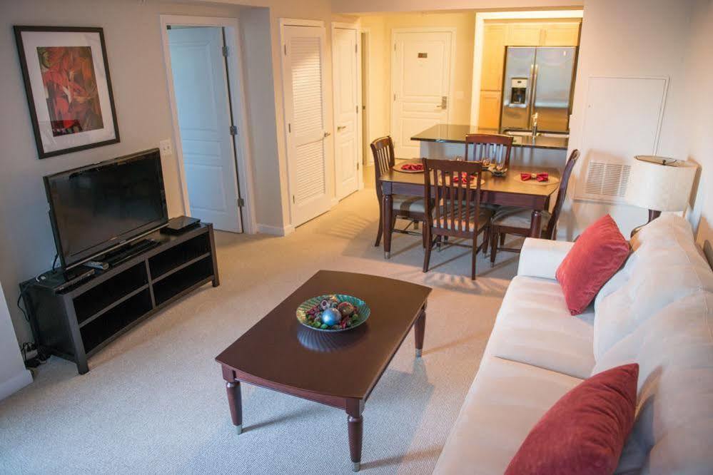 Crystal Quarters Furnished Apartments At The Gramercy Arlington Exteriör bild