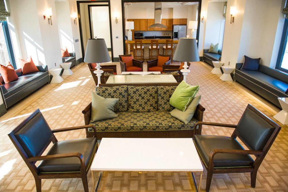 Crystal Quarters Furnished Apartments At The Gramercy Arlington Exteriör bild