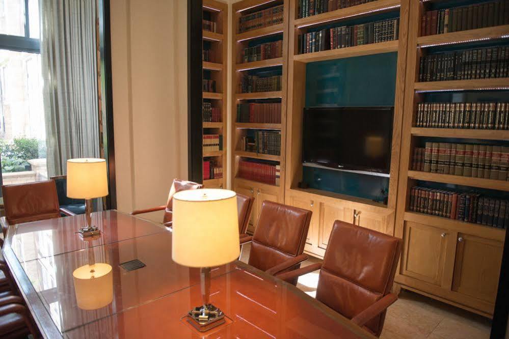 Crystal Quarters Furnished Apartments At The Gramercy Arlington Exteriör bild